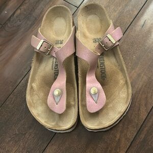 Birkenstock in Metallic pink